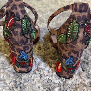 Steve Madden Leopard Print open toe Heels Floral Embroidery women’s size 6.5